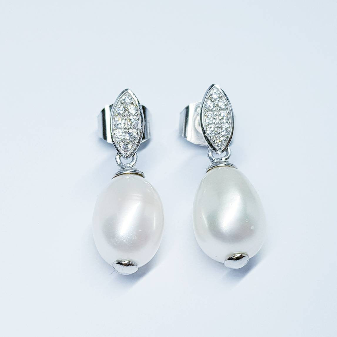 Pearl drop earrings, Bridal earrings, sterling silver pearl earrings, vintage earrings, earrings for brides