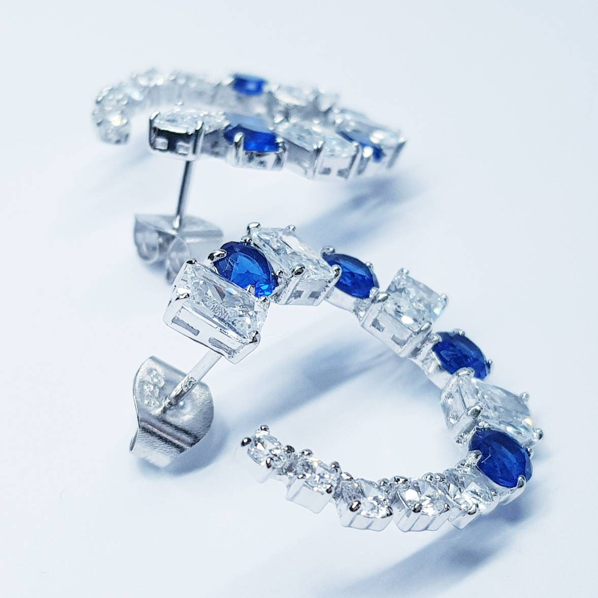 Sapphire blue earrings, stud earrings, birthstone earrings, September earrings, Chic vintage earrings, elegant stud earrings