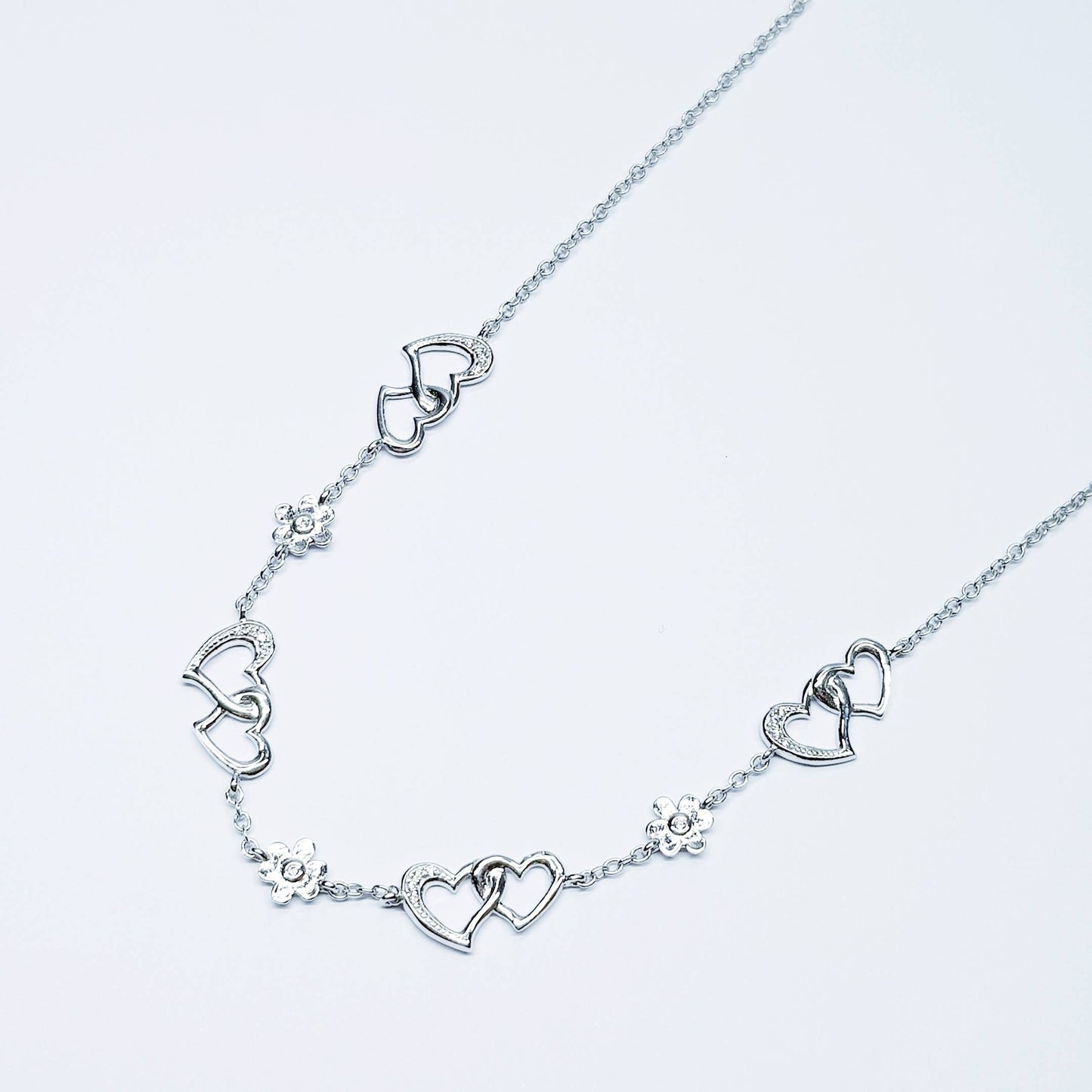 Love hearts and flowers necklace