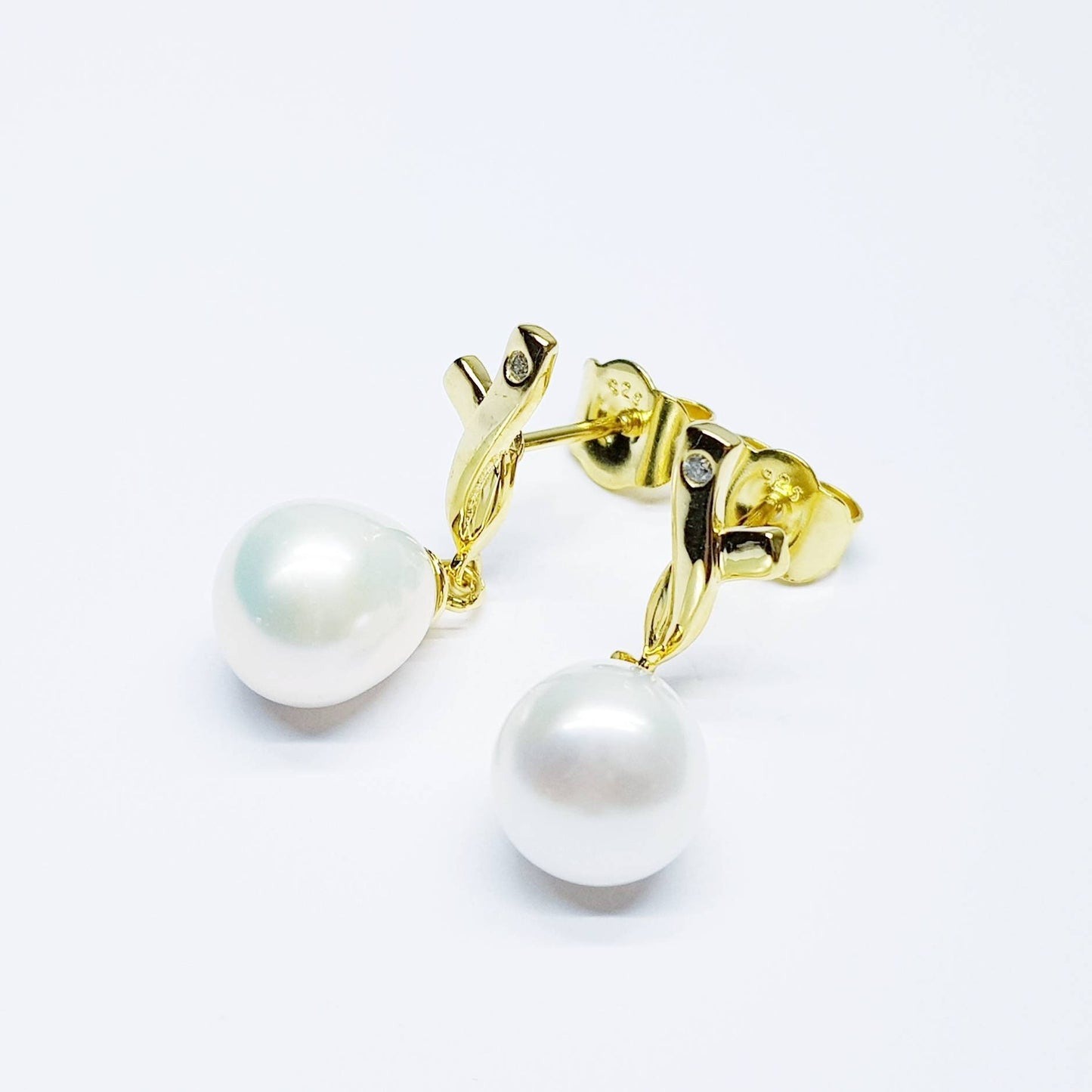 Drop pearl earrings with freshwater pearl