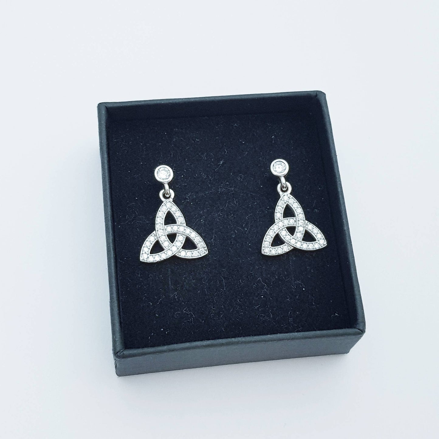 Delicate celtic knot Earrings, Irish trinity knot, Celtic drop Earrings