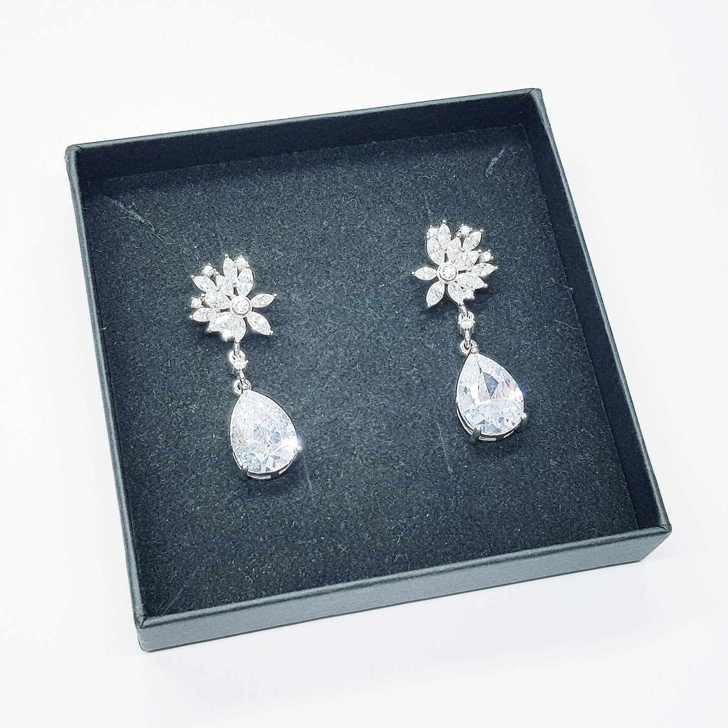 Bridal Diamond Earrings, chandelier Earrings, long teardrop Earrings, drop and dangle Earrings, vintage drop earrings