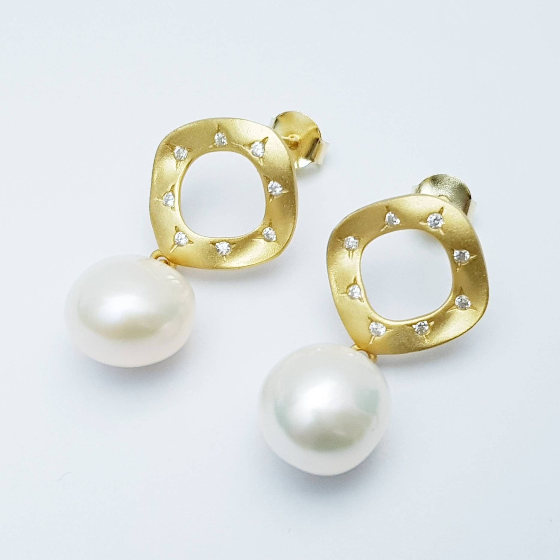 Freshwater Pearl drop earrings, drop and dangle gold pearl earrings