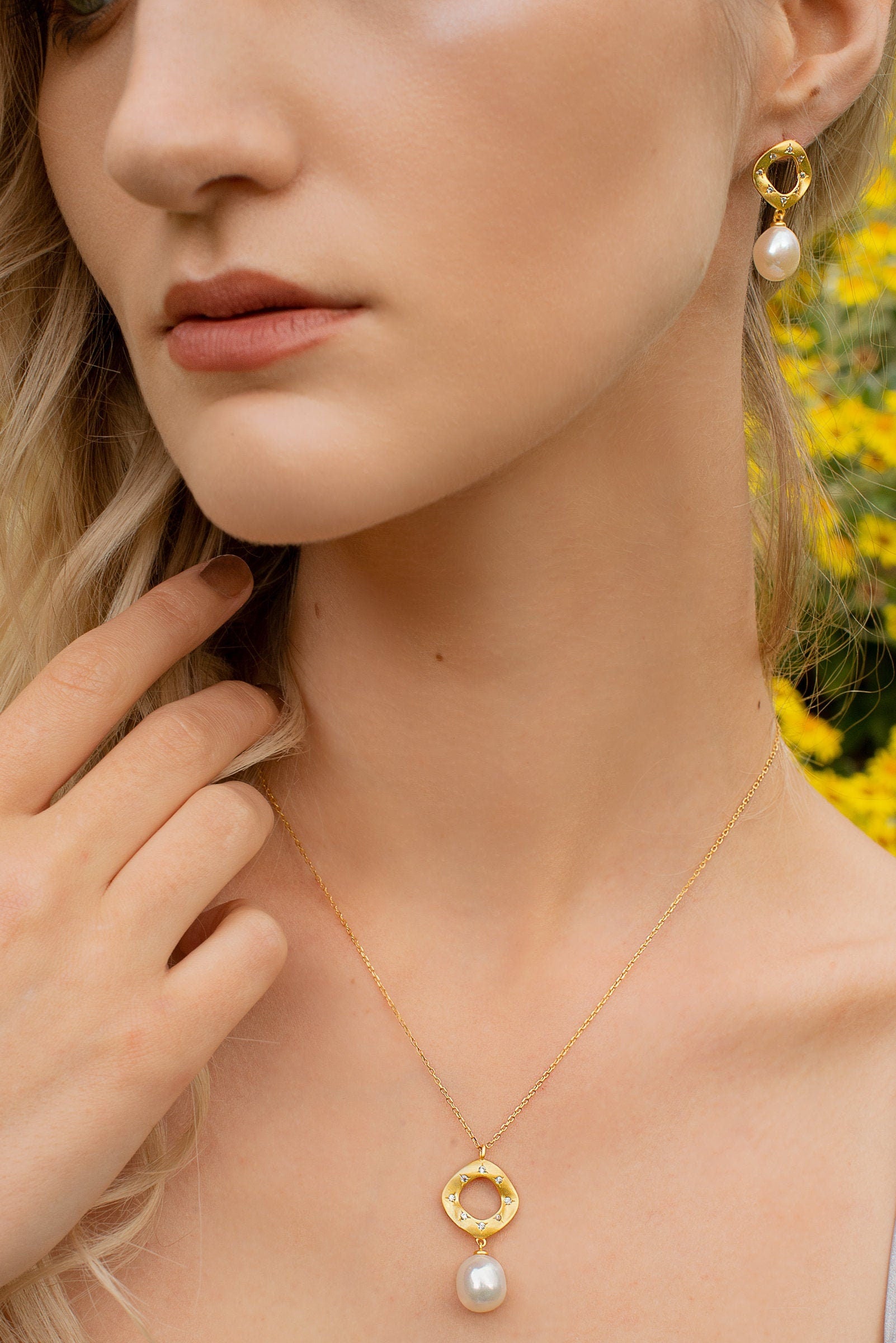 Freshwater Pearl drop earrings, drop and dangle gold pearl earrings