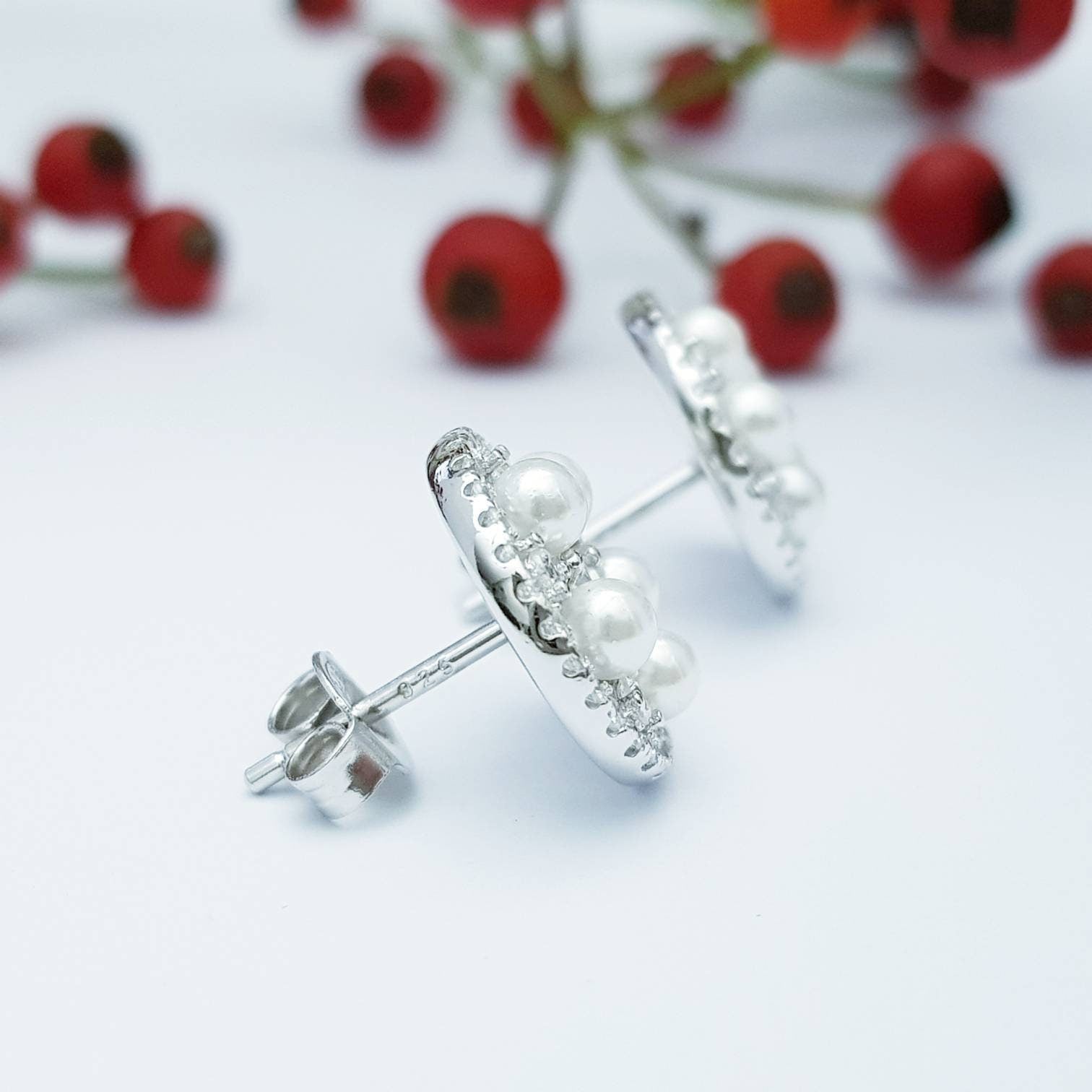 Vintage round pearl and faux diamond earrings, bridal pearl studs, elegant round pearl earrings