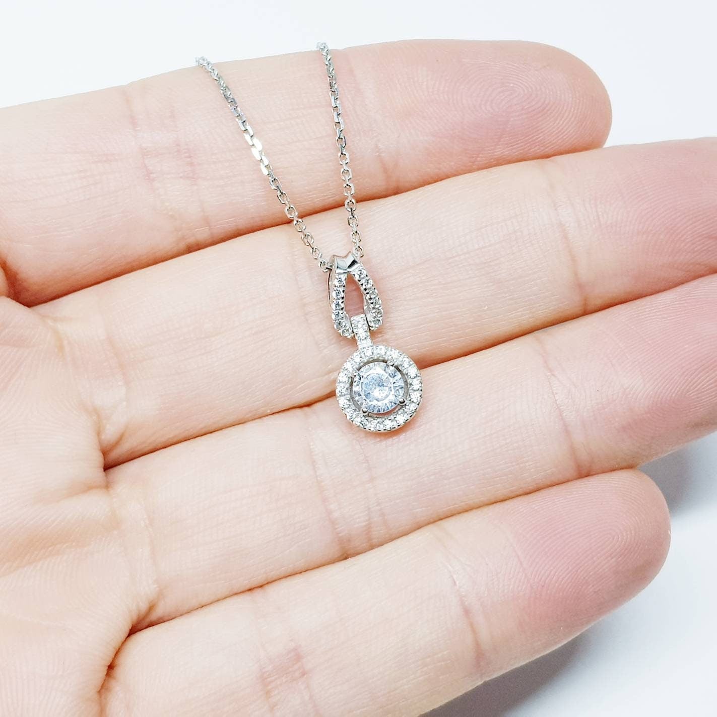 Dainty sterling silver vinatge halo necklace with split bale
