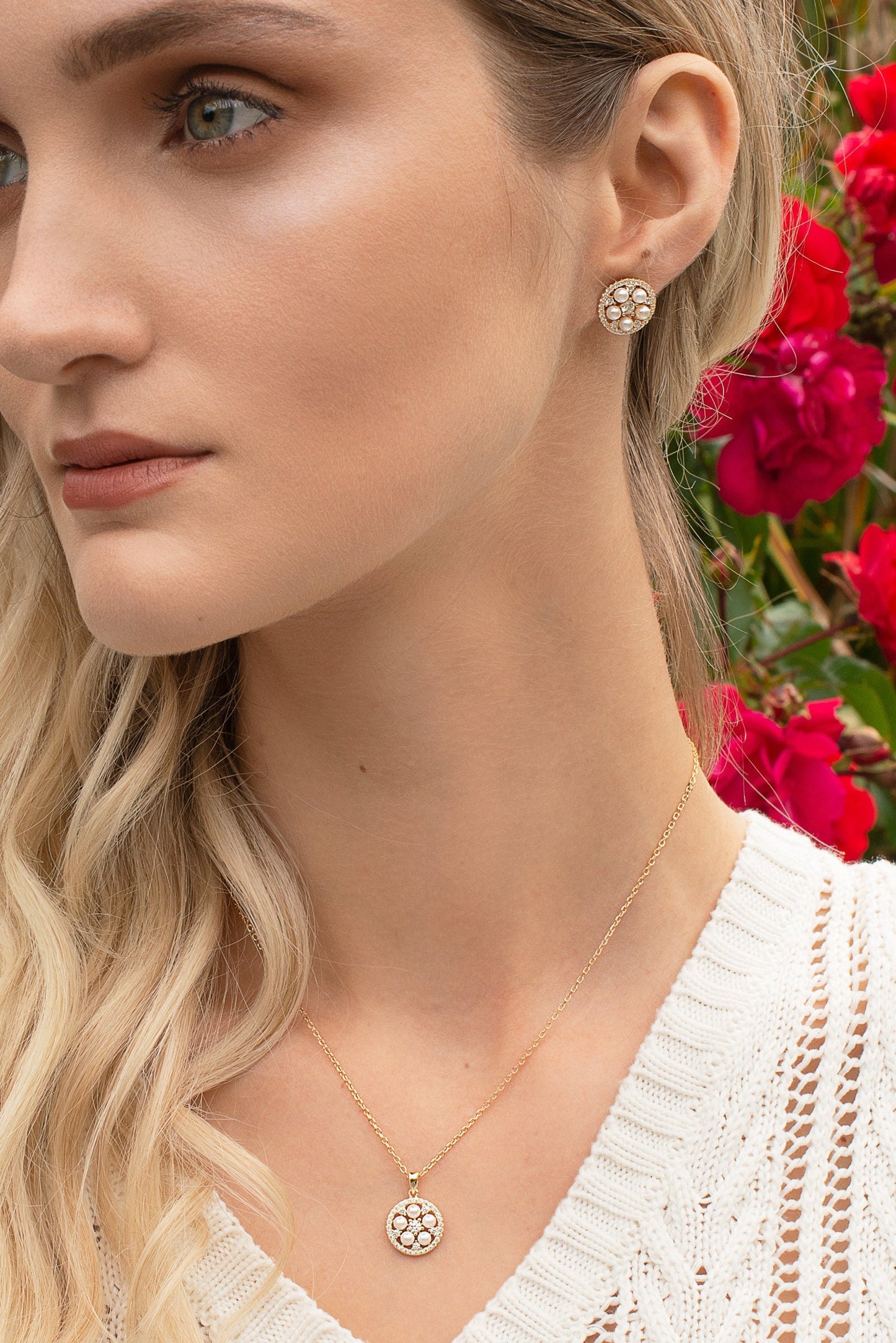 Vintage round pearl and faux diamond earrings, bridal pearl studs, elegant round pearl earrings