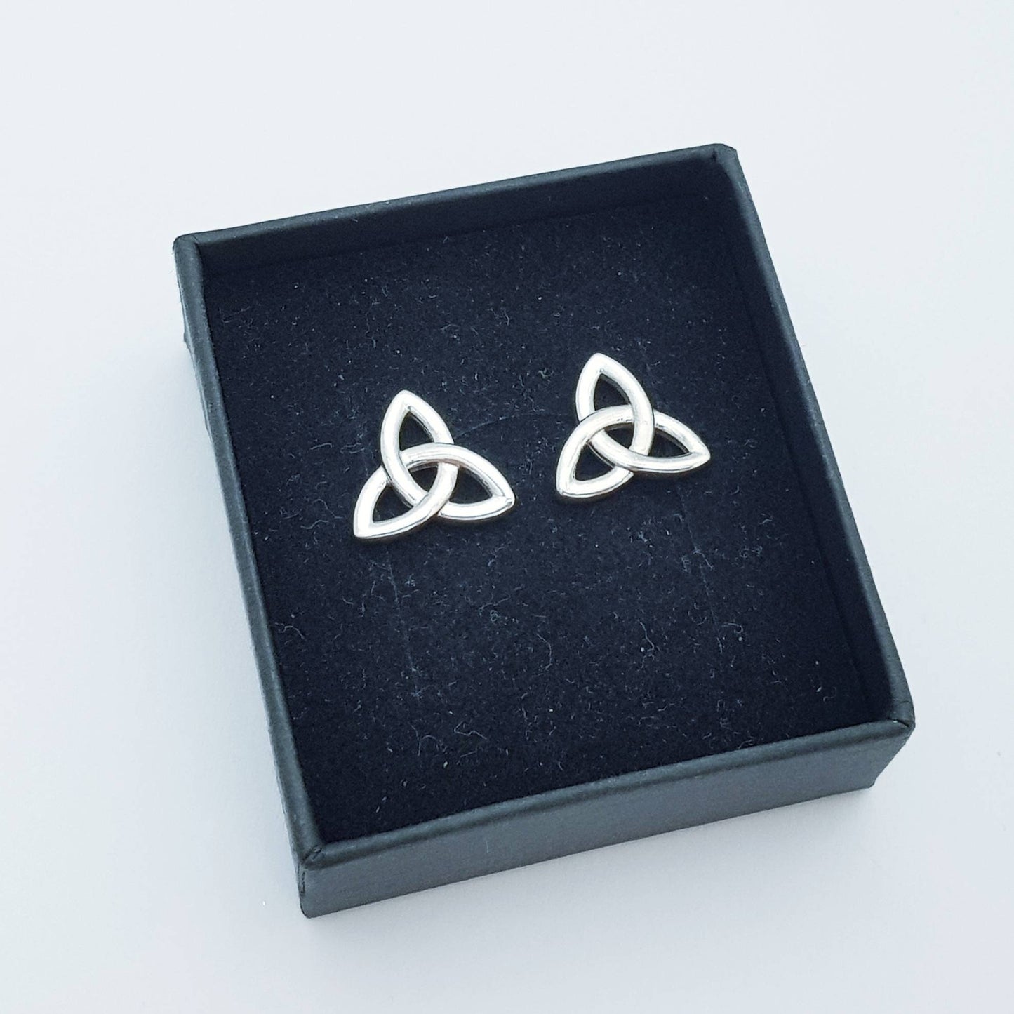 Silver Celtic knot Earrings, Celtic studs, trinity knot stud earrings