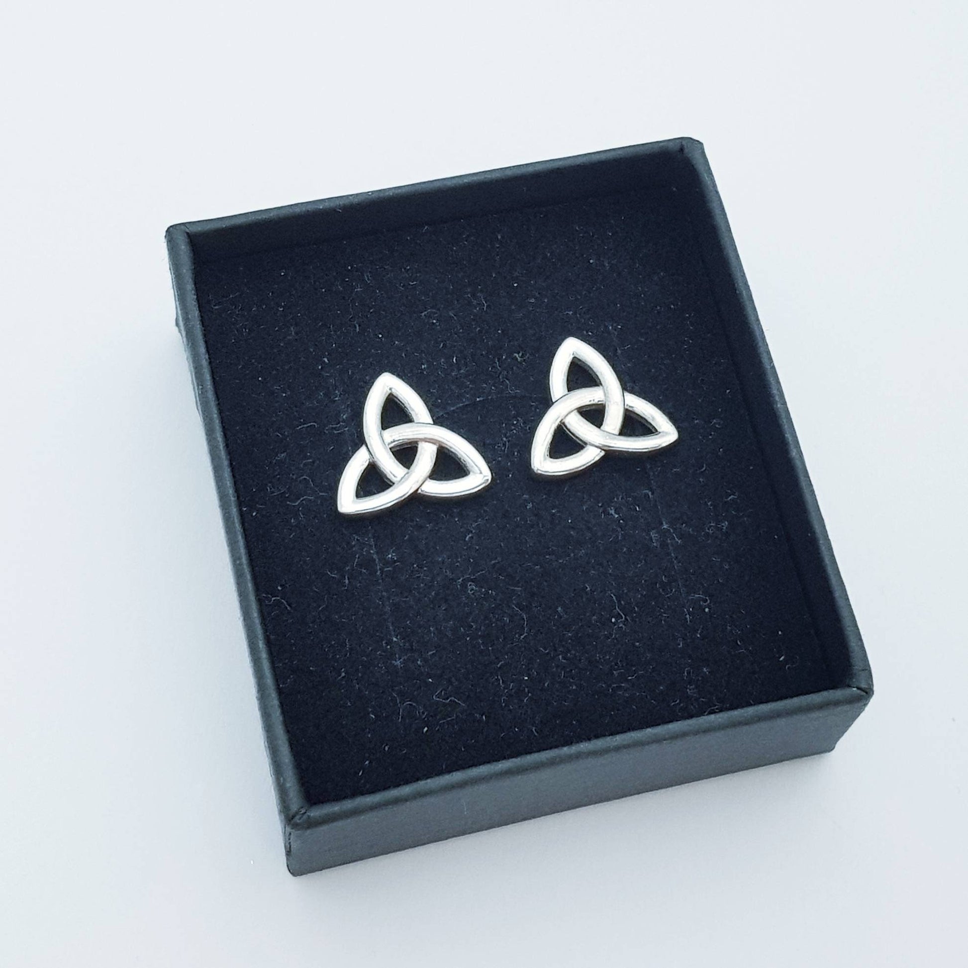 Silver Celtic knot Earrings, Celtic studs, trinity knot stud earrings