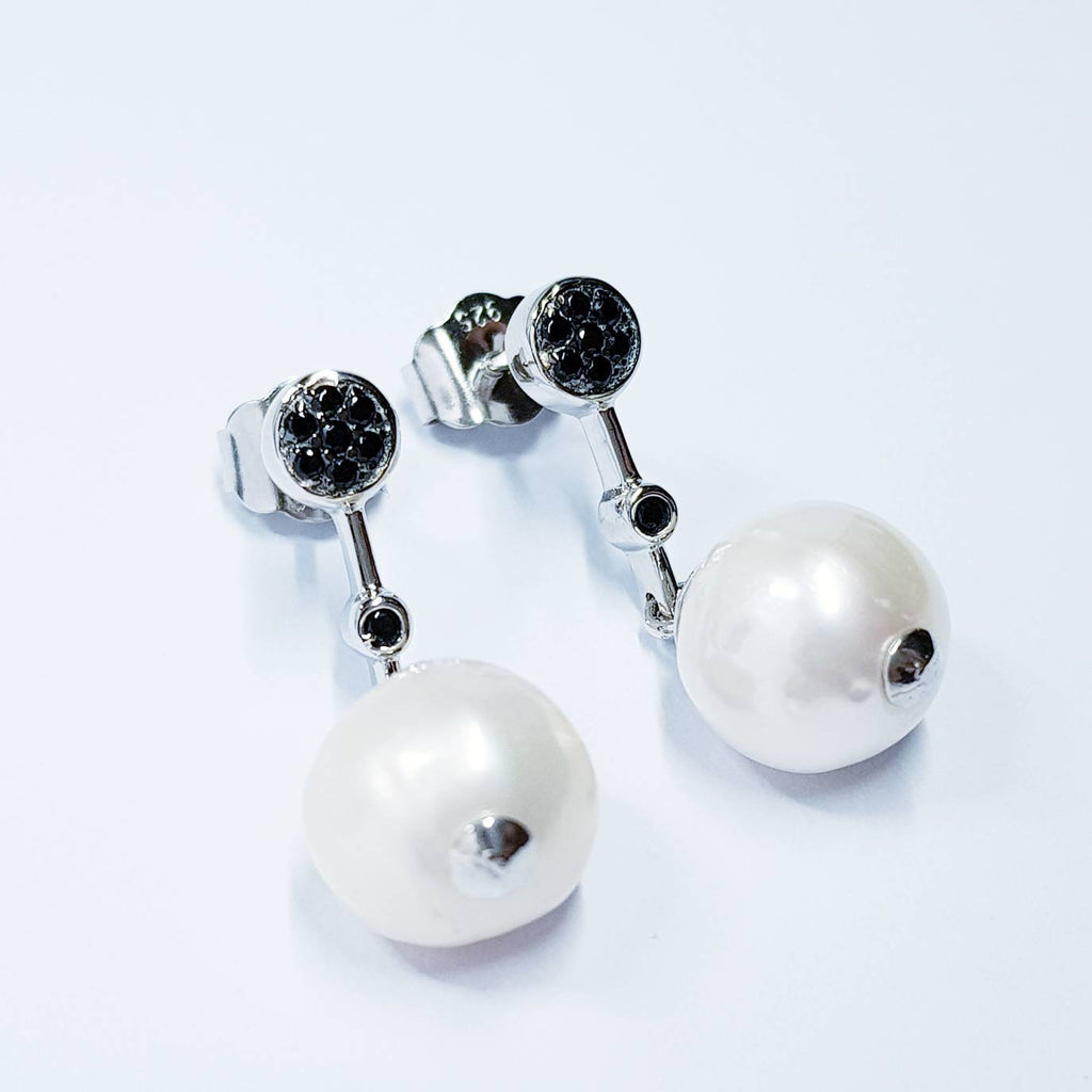 Natural Pearl earrings, Black earrings, Elegant drop earrings, Baroque Pearls, black accessories
