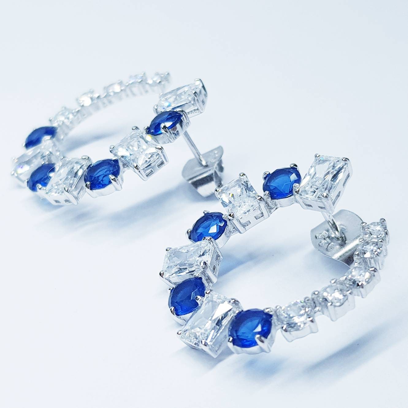 Sapphire blue earrings, stud earrings, birthstone earrings, September earrings, Chic vintage earrings, elegant stud earrings