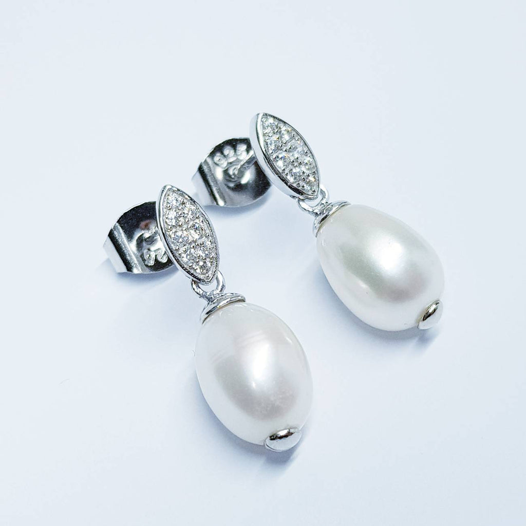 Pearl drop earrings, Bridal earrings, sterling silver pearl earrings, vintage earrings, earrings for brides