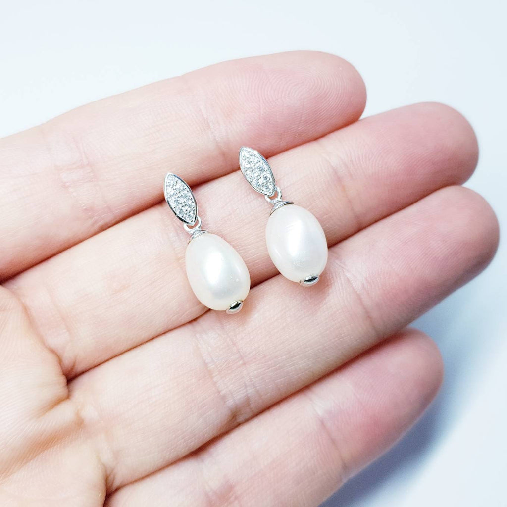 Pearl drop earrings, Bridal earrings, sterling silver pearl earrings, vintage earrings, earrings for brides