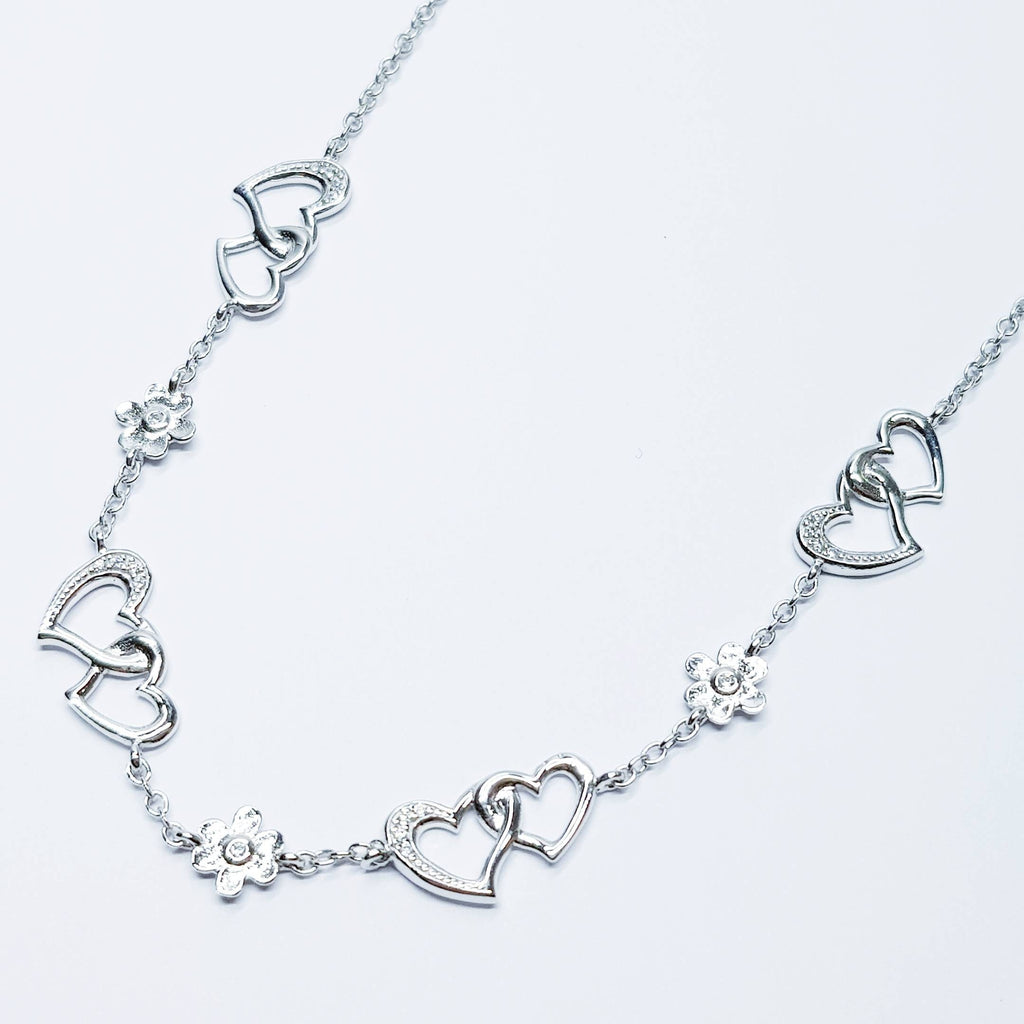 Love hearts and flowers necklace