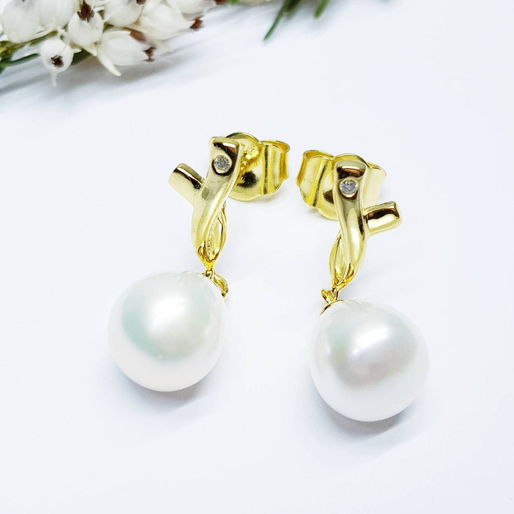 Drop pearl earrings with freshwater pearl