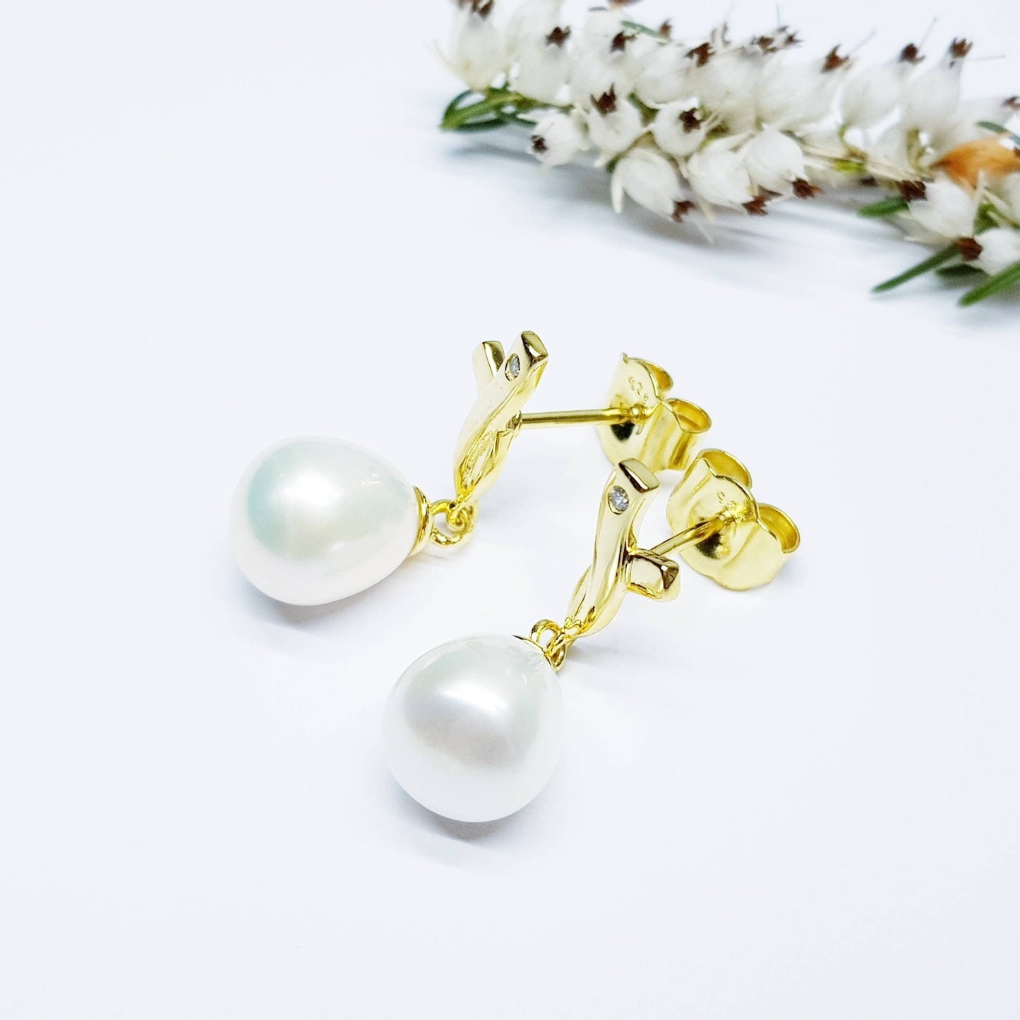 Drop pearl earrings with freshwater pearl