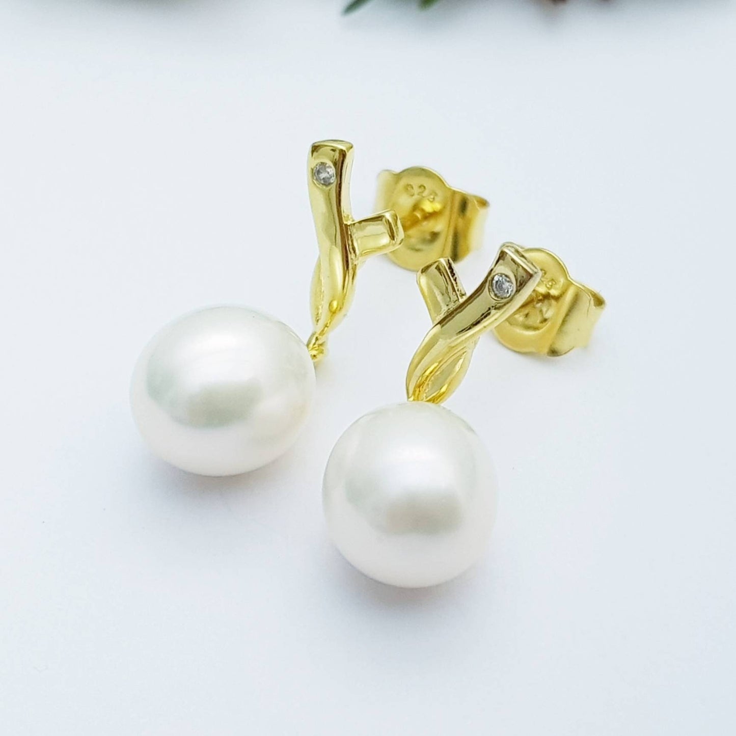 Drop pearl earrings with freshwater pearl