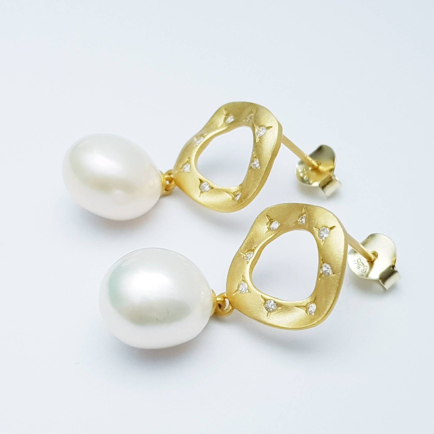 Freshwater Pearl drop earrings, drop and dangle gold pearl earrings