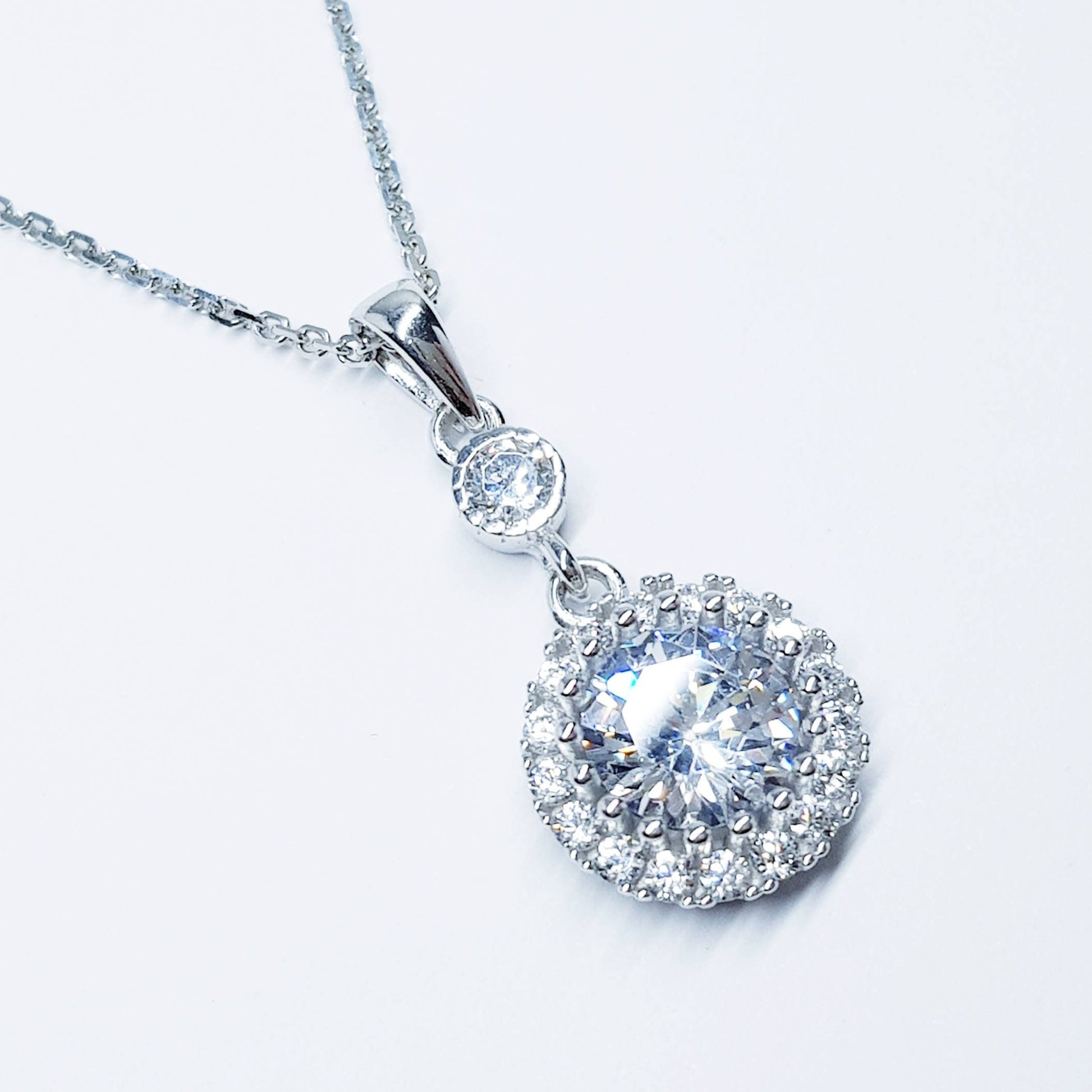 Vintage style round sterling silver necklace with sparkling white cubic zirconia
