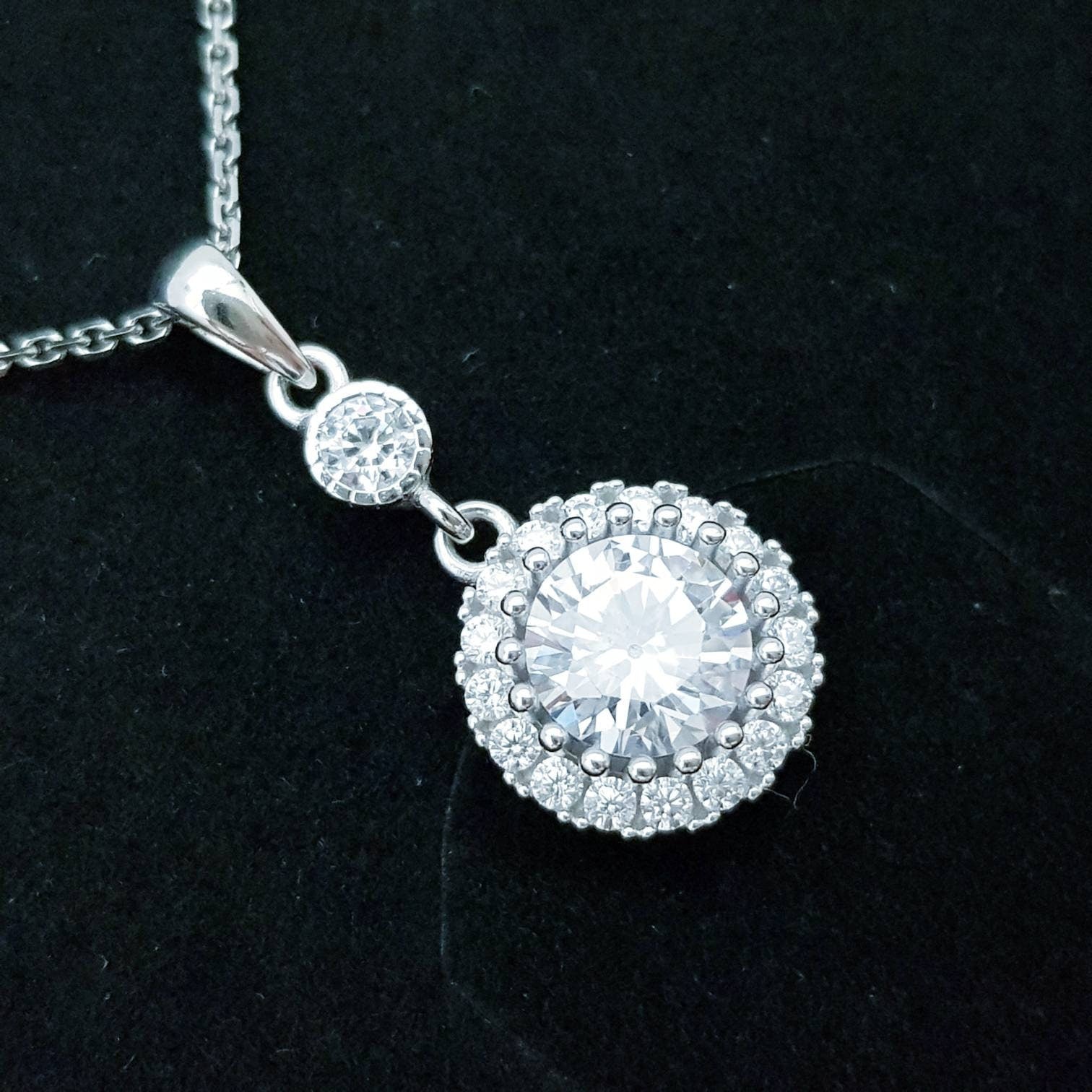 Vintage style round sterling silver necklace with sparkling white cubic zirconia