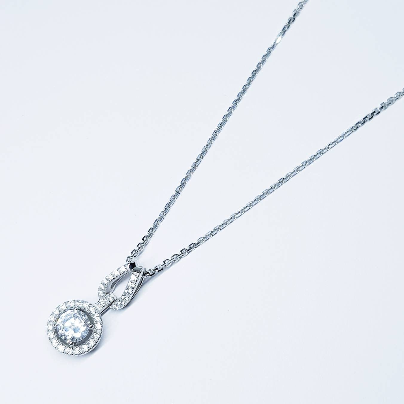 Dainty sterling silver vinatge halo necklace with split bale